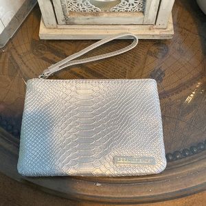 NWOT Rodan + Fields Wristlet Make-Up Bag Silver Snakeskin Pink Lining